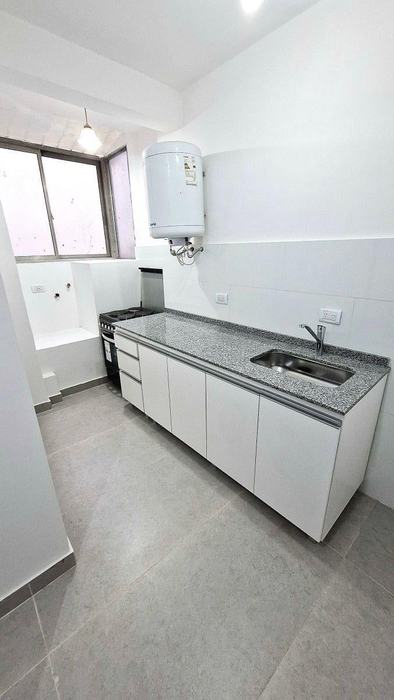 Departamento de 2 ambientes reciclado en Floresta, Av. Gral. Venancio Flores 3429