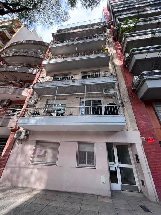 Departamento de 2 ambientes con balcón al frente en Villa Devoto, Av. Salvador María del Carril 3228